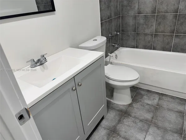$2,000 | 492 Northwest 165th Street, Unit C309, Miami, FL 33169