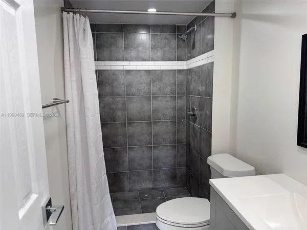 $2,000 | 492 Northwest 165th Street, Unit C309, Miami, FL 33169