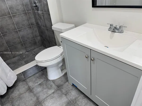 $2,000 | 492 Northwest 165th Street, Unit C309, Miami, FL 33169