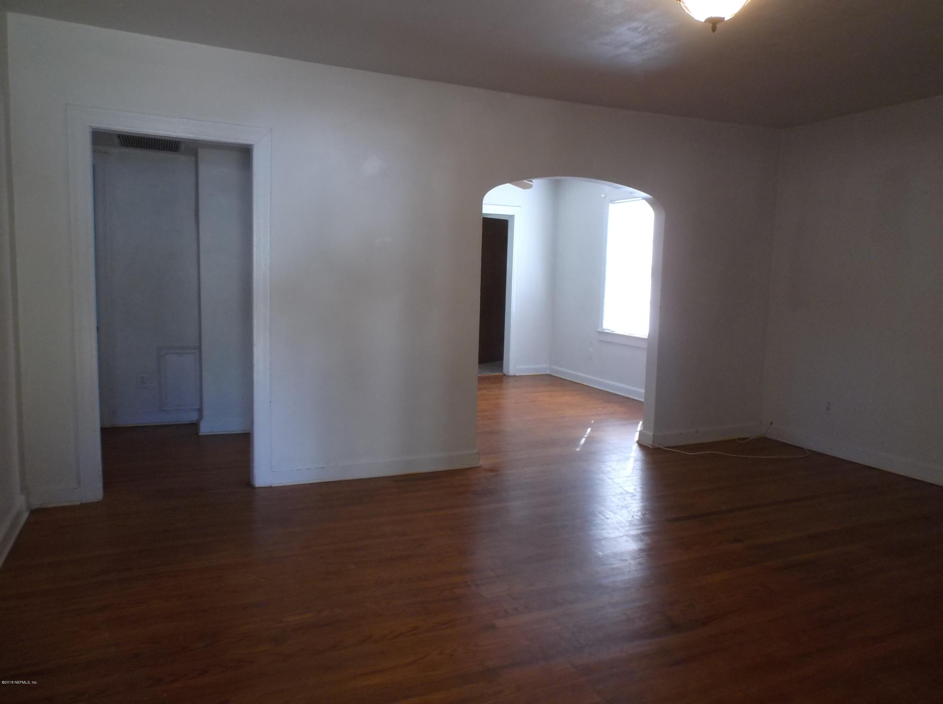8136 Newton Road Jacksonville, FL 32216 - Photo 15 of 24 LIVING ROOM
