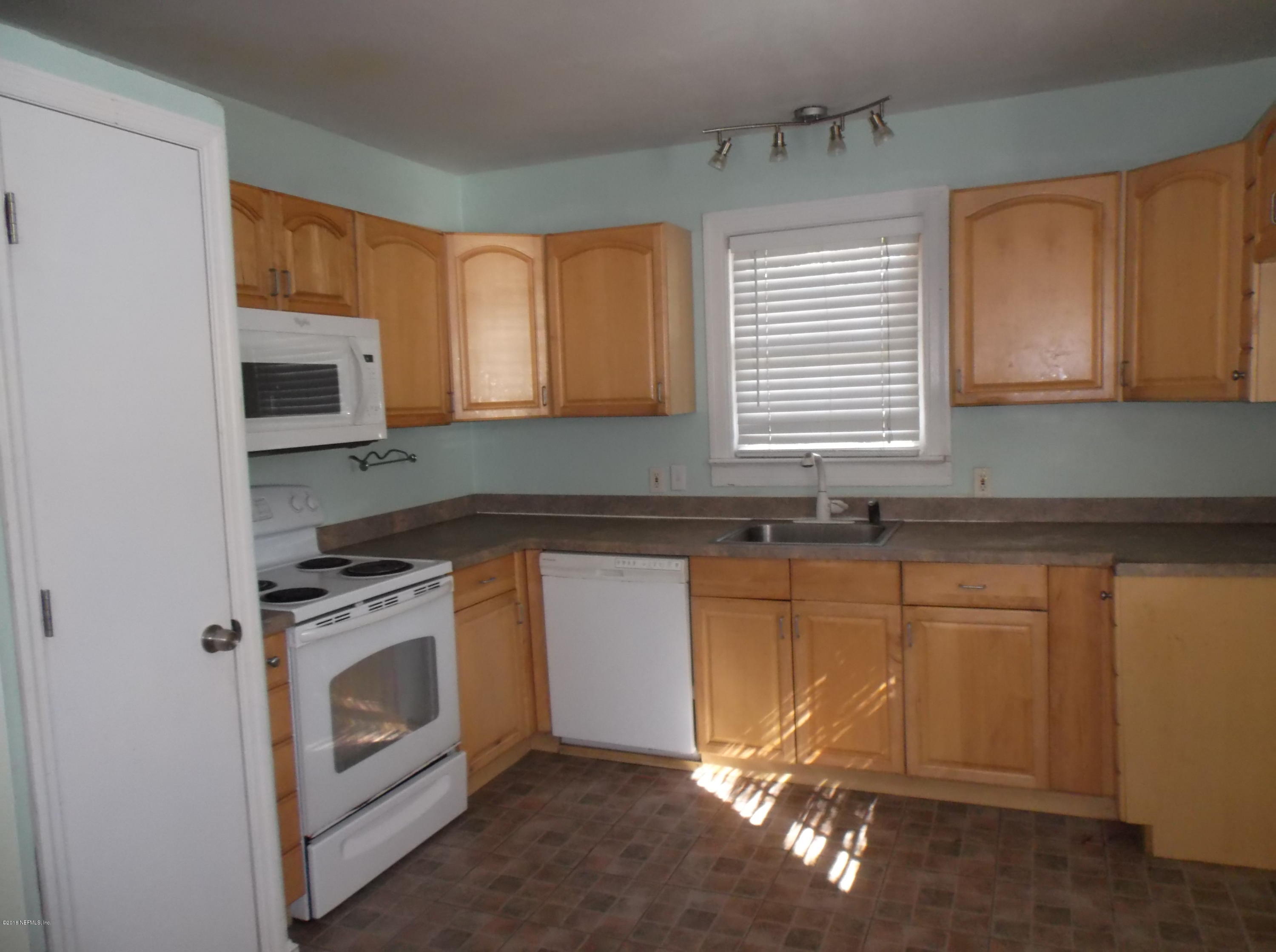 8136 Newton Road Jacksonville, FL 32216 - Photo 17 of 24 KITCHEN