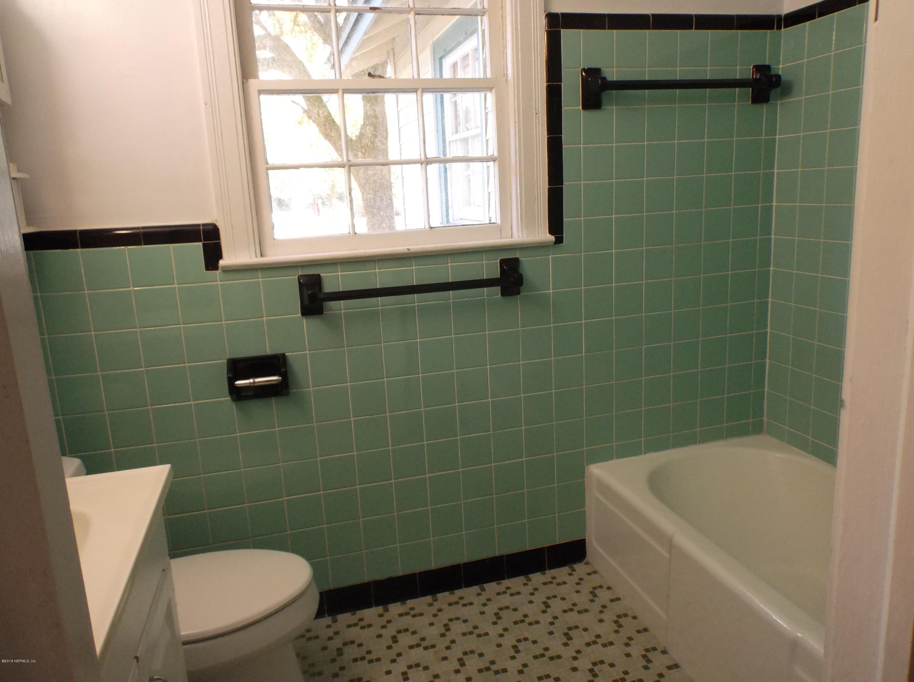 8136 Newton Road Jacksonville, FL 32216 - Photo 21 of 24 BATHROOM
