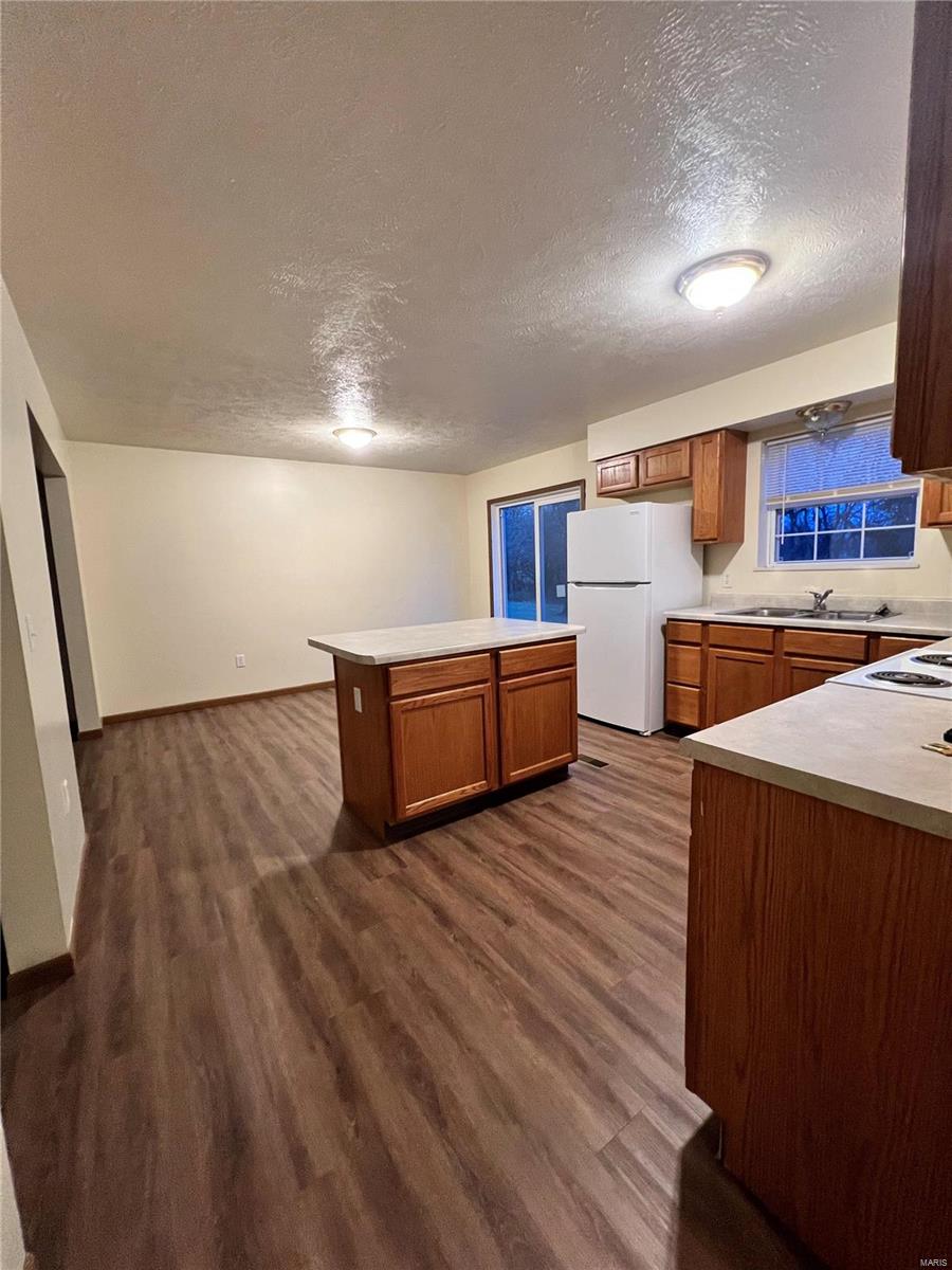 406 Bitterroot Drive Athens, IL 62613 - Photo 2 of 10 Gallery Image 2