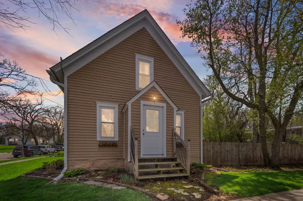 $385,000 | 603 West Main Street, Cary, IL 60013