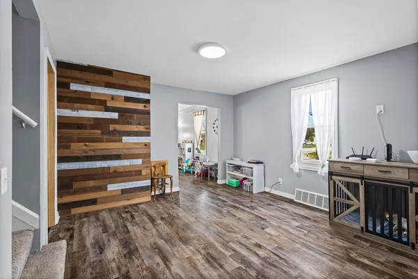 $385,000 | 603 West Main Street, Cary, IL 60013
