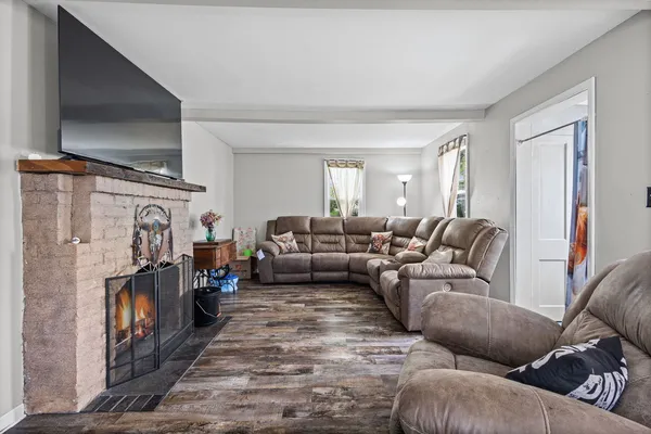 $385,000 | 603 West Main Street, Cary, IL 60013