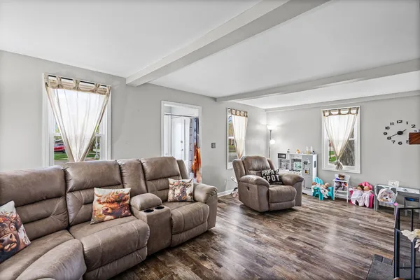 $385,000 | 603 West Main Street, Cary, IL 60013