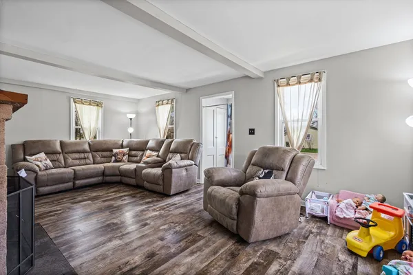 $385,000 | 603 West Main Street, Cary, IL 60013