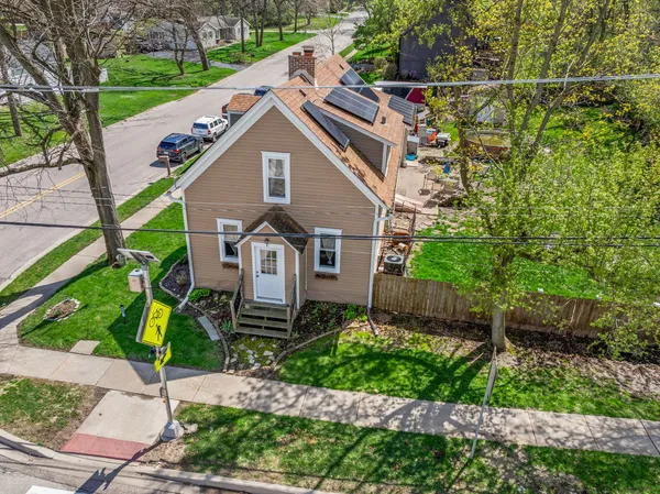 $385,000 | 603 West Main Street, Cary, IL 60013