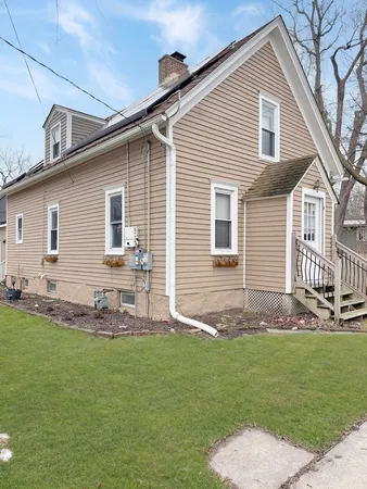 $385,000 | 603 West Main Street, Cary, IL 60013