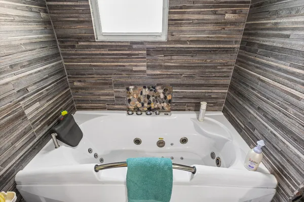 $385,000 | 603 West Main Street, Cary, IL 60013