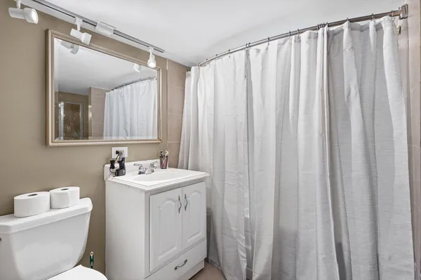 $385,000 | 603 West Main Street, Cary, IL 60013