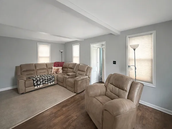 $385,000 | 603 West Main Street, Cary, IL 60013