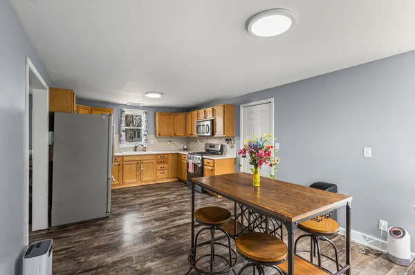 $385,000 | 603 West Main Street, Cary, IL 60013