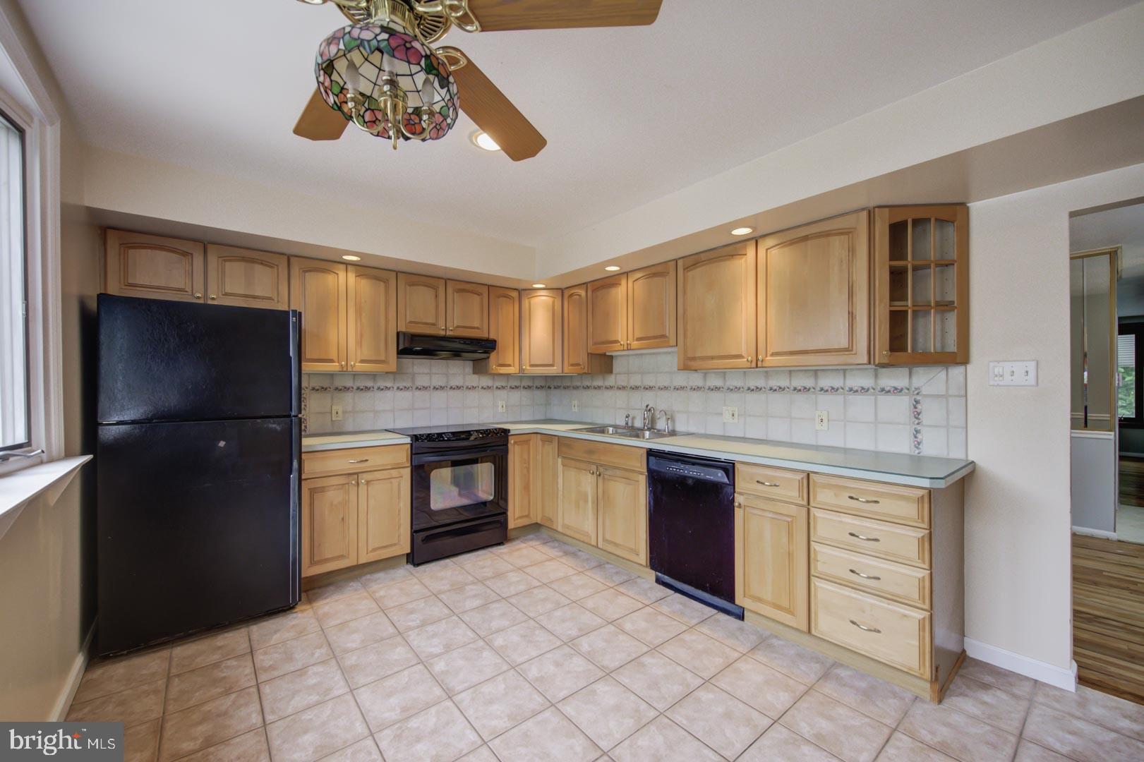 7430 Hill Road Philadelphia, PA 19128 - Photo 5 of 32 Gallery Image 5