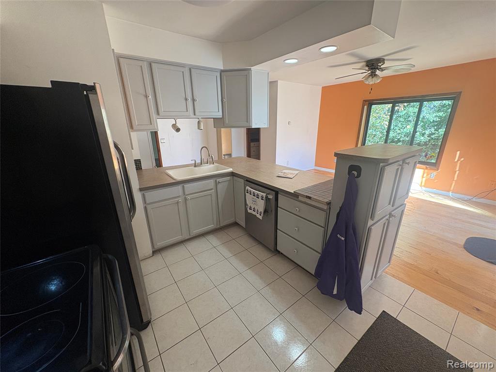 2871 Harvey Street Rochester Hills, MI 48309 - Photo 9 of 33