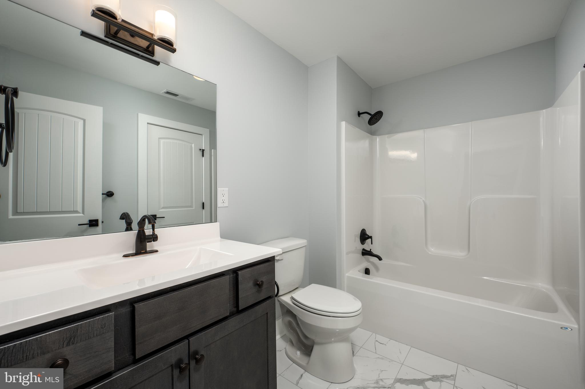 9823 Golf Course Road, Unit 25 Ocean City, MD 21842 - Photo 15 of 44 1st Floor Master bath