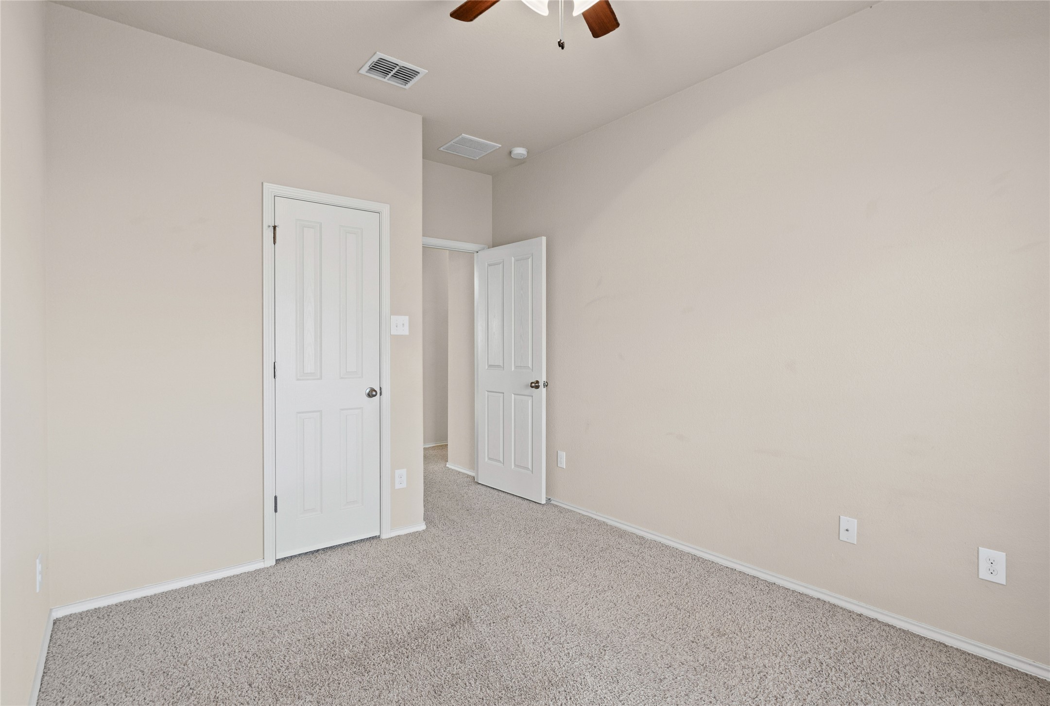 11741 Easy Street Austin, TX 78748 - Photo 20 of 27 an empty room with a shower and a ceiling fan