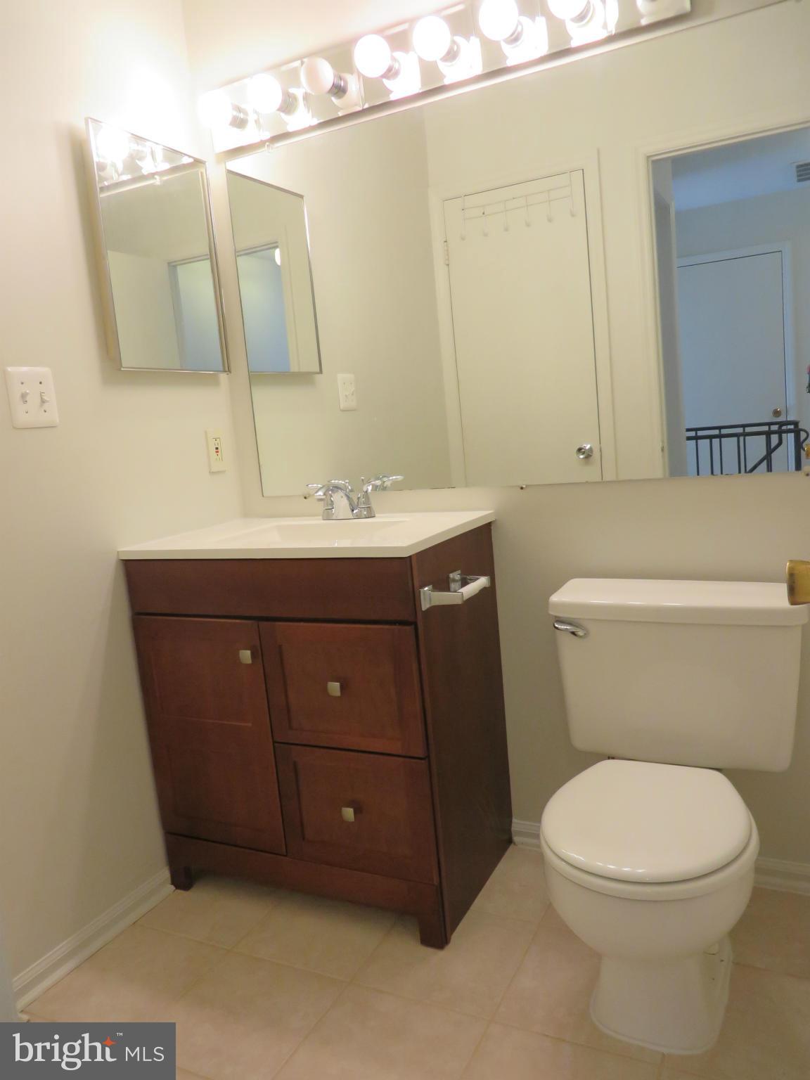 6013 Sunset Ridge Court Centreville, VA 20121 - Photo 6 of 7 Bath