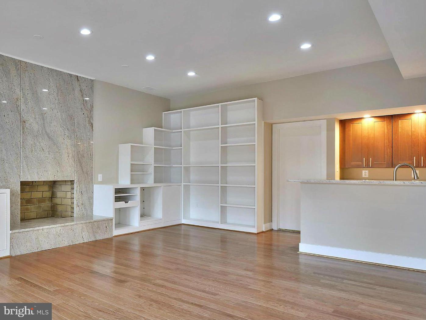480 South River Landing Road, Unit 480 Edgewater, MD 21037 - Photo 11 of 30 Family Room