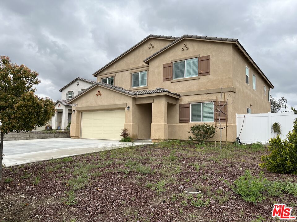 11785 Connell Road Riverside, CA 92505 - Photo 2 of 39 a front view of a house with a yard