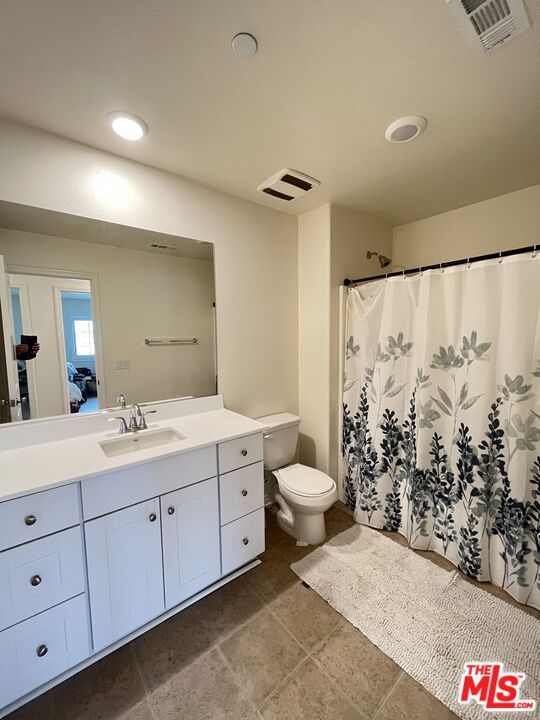 11785 Connell Road Riverside, CA 92505 - Photo 21 of 39 a spacious bathroom with a toilet sink and shower