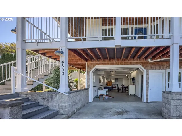 a view of living room roof deck