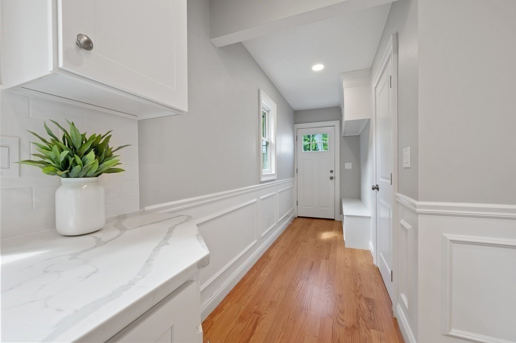 8 Shepard Street Marblehead, MA 01945 - Photo 12 of 27 Gallery Image 12