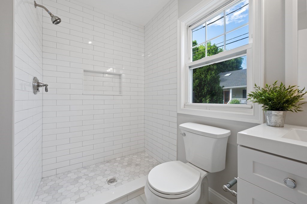 8 Shepard Street Marblehead, MA 01945 - Photo 19 of 27 Gallery Image 19