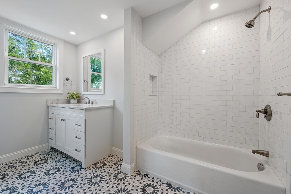8 Shepard Street Marblehead, MA 01945 - Photo 25 of 27 Gallery Image 25