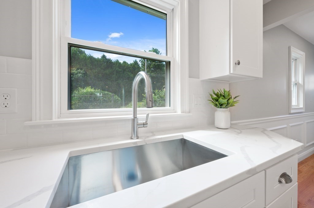 8 Shepard Street Marblehead, MA 01945 - Photo 6 of 27 Gallery Image 6