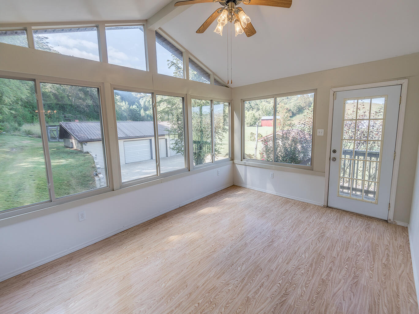 9695 Warrensburg Road Mosheim, TN 37818 - Photo 8 of 34 H_Pickering-Warrensburg-Road-Interior-84
