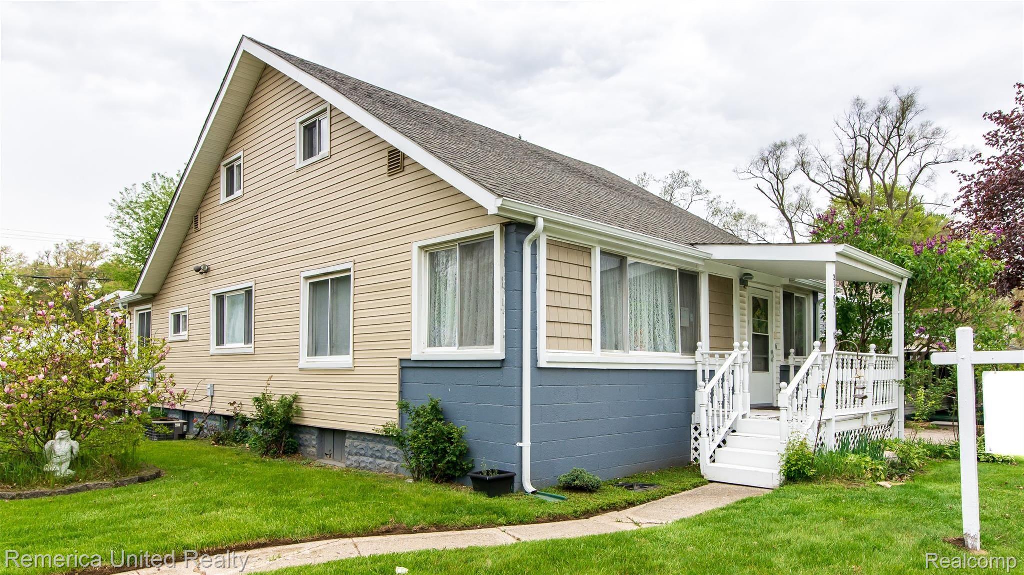 21107 Inkster Road Farmington, MI 48336 - Photo 2 of 41 002_4.jpg