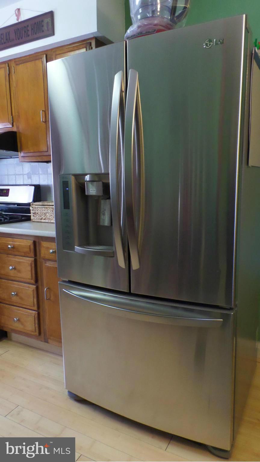 1703 Ranch Lane Baltimore, MD 21222 - Photo 16 of 30 Stainless Refrigerator with Water/Ice Dispenser