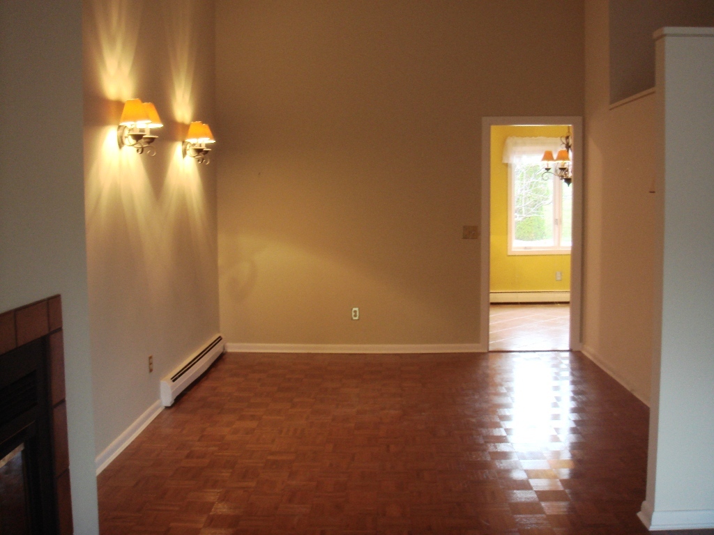 215 Stratton Road, Unit B Williamstown, MA 01267 - Photo 3 of 10 Dining area