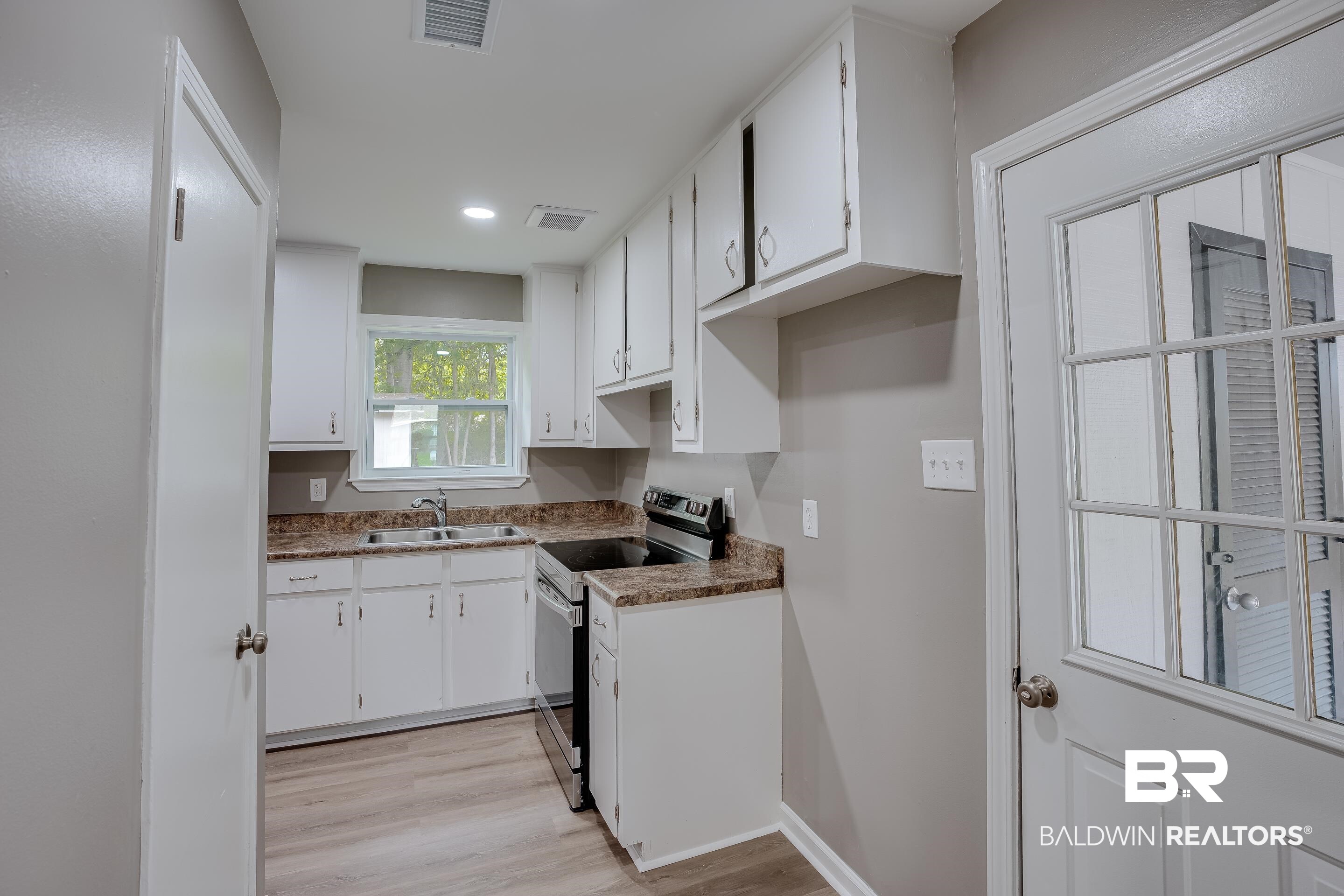 428 Scott Drive Saraland, AL 36571 - Photo 7 of 33