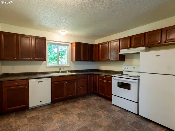 $139,900 | 2700 Southeast 138th Avenue, Unit 4, Portland, OR 97236