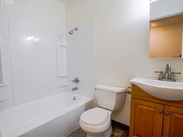 $139,900 | 2700 Southeast 138th Avenue, Unit 4, Portland, OR 97236