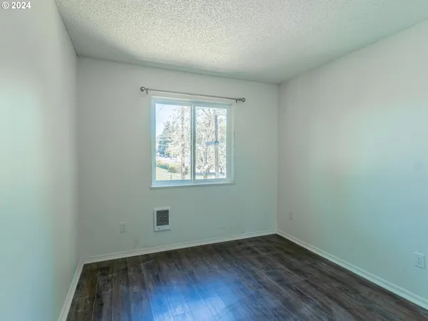 $139,900 | 2700 Southeast 138th Avenue, Unit 4, Portland, OR 97236