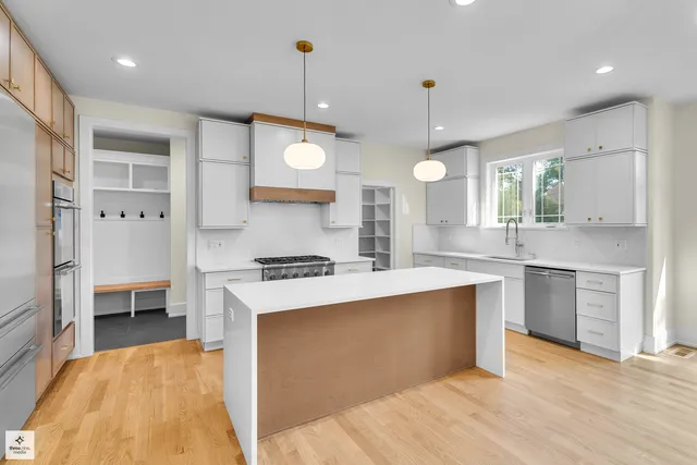 $1,679,000 | 705 Glendale Road, Glenview, IL 60025