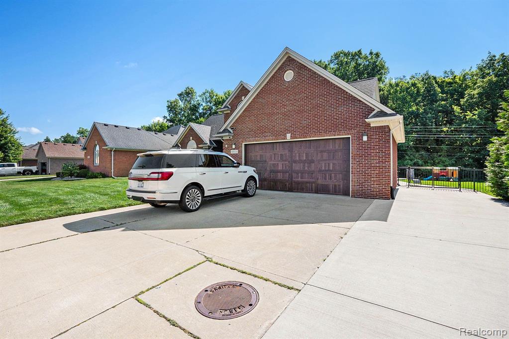49344 Monte Road Chesterfield, MI 48047 - Photo 2 of 27