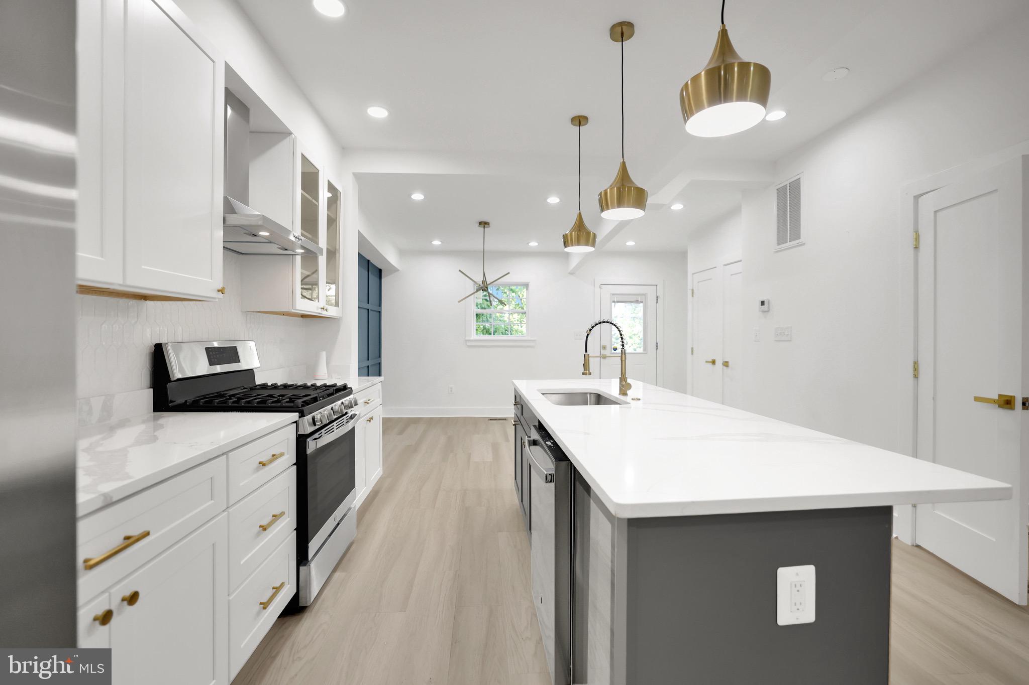 623 Longfellow Street Northwest Washington, DC 20011 - Photo 4 of 28