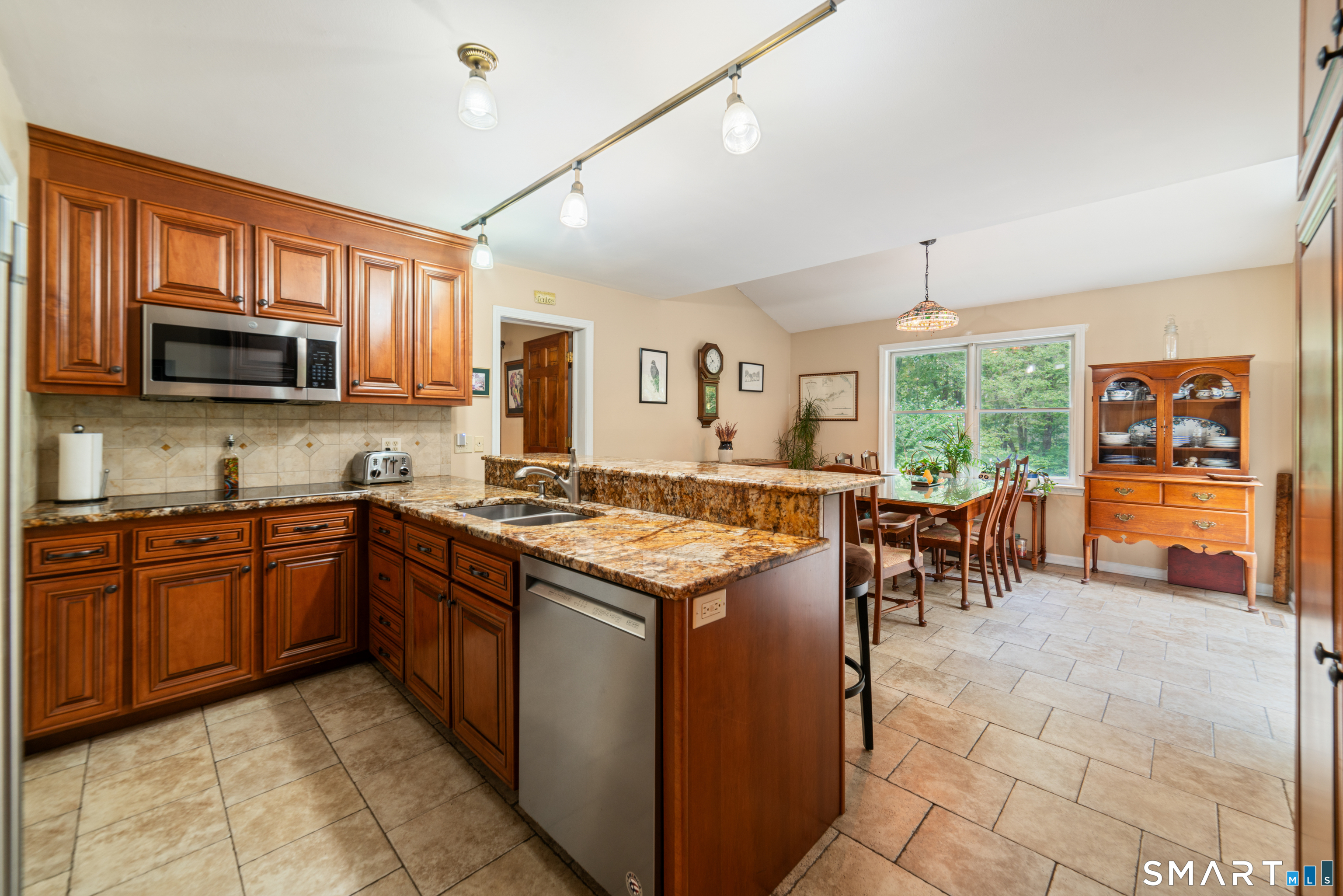 168 North Farm Road Middlebury, CT 06762 - Photo 11 of 40