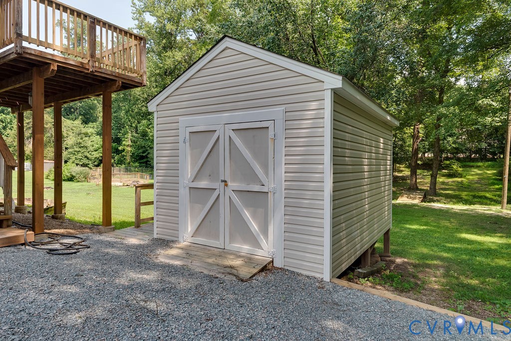8510 Hunton Circle North Chesterfield, VA 23235 - Photo 27 of 32 a backyard of a house with barbeque oven table and chairs