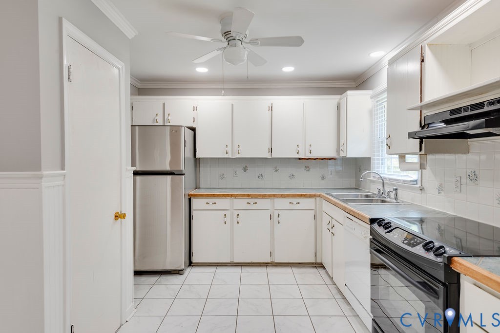 8510 Hunton Circle North Chesterfield, VA 23235 - Photo 5 of 32 a kitchen with a sink appliances and cabinets