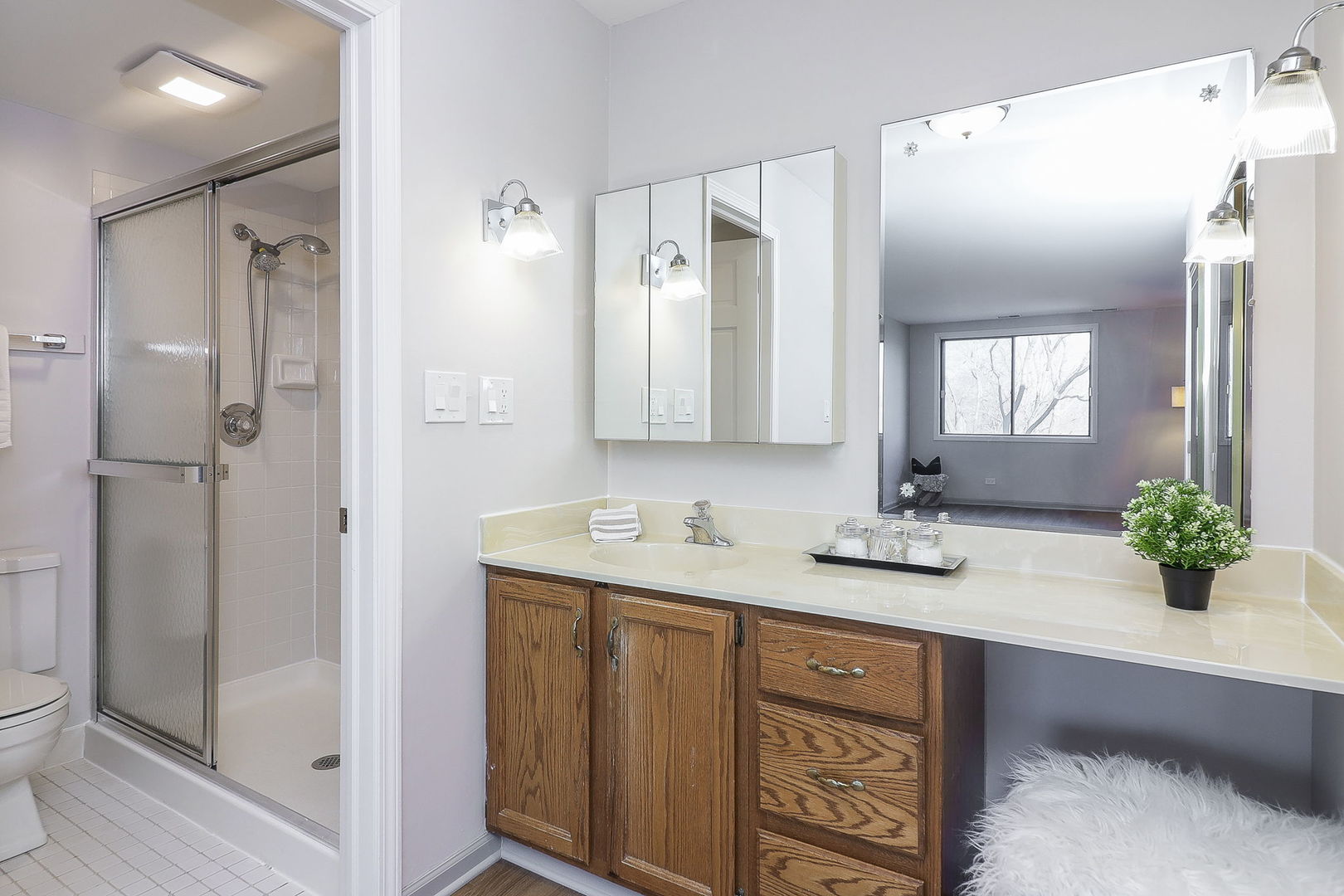 440 Raintree Court, Unit 2D Glen Ellyn, IL 60137 - Photo 11 of 23 a bathroom with double vanity sinks and a shower