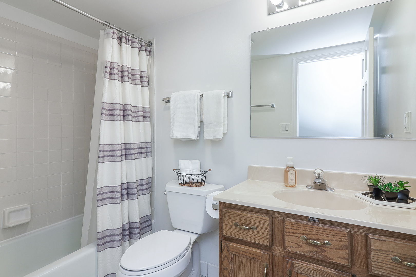 440 Raintree Court, Unit 2D Glen Ellyn, IL 60137 - Photo 14 of 23 a bathroom with a sink toilet vanity and shower