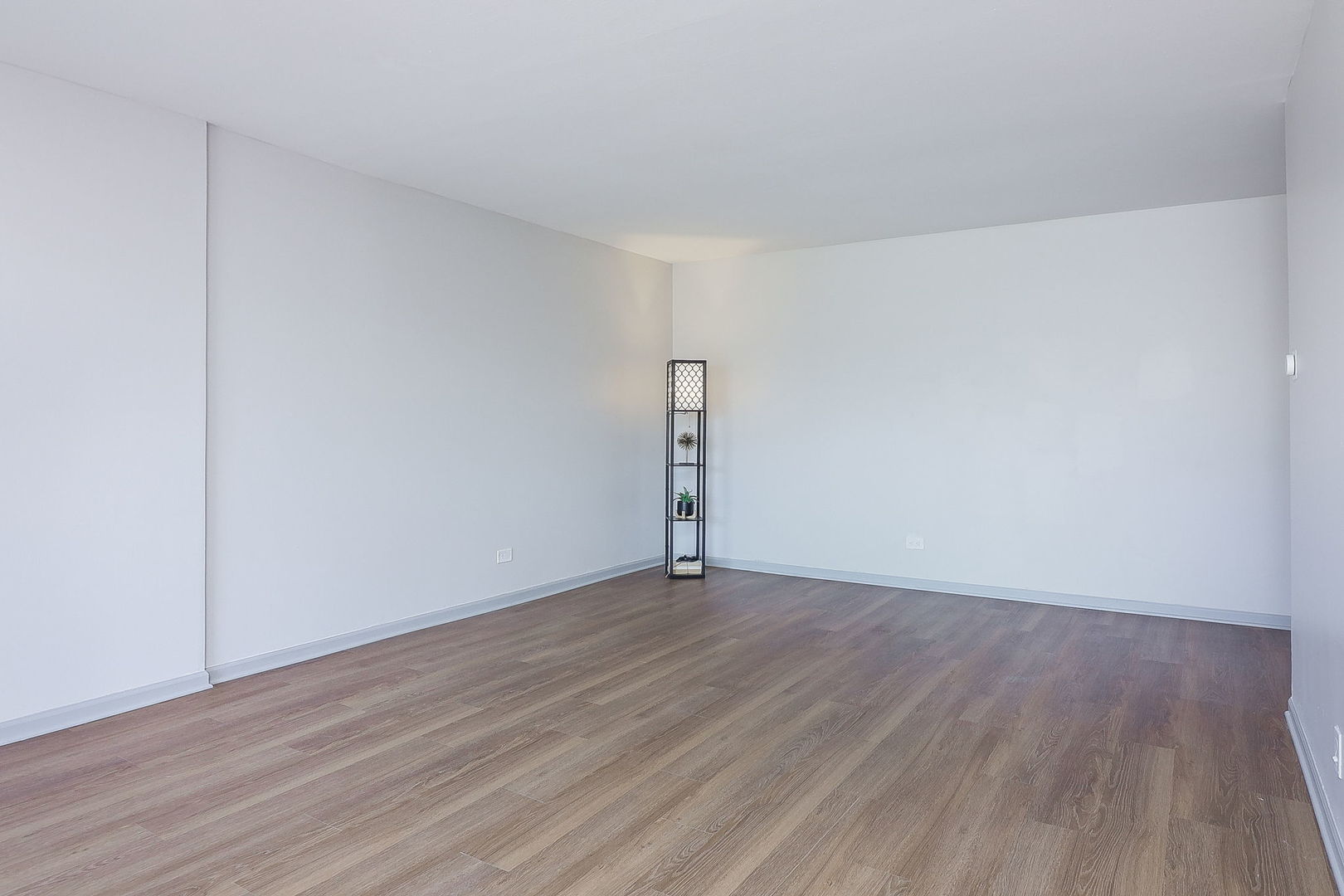 440 Raintree Court, Unit 2D Glen Ellyn, IL 60137 - Photo 5 of 23 a view of an empty room with wooden floor
