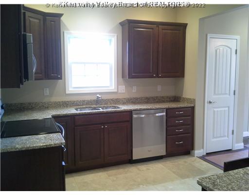 68 Hosanna Way Winfield, WV 25213 - Photo 2 of 7 Kitchen.