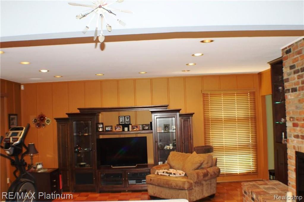 7041 Stonebrook Road West Bloomfield, MI 48322 - Photo 6 of 23